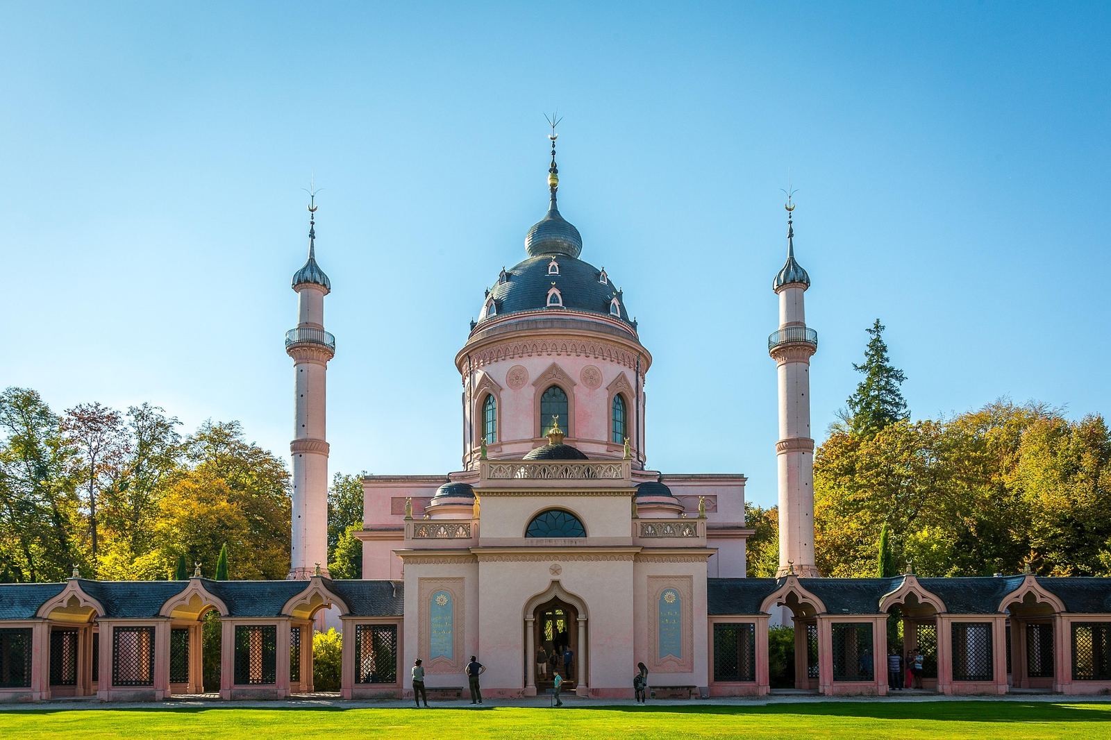Die Rote Moschee im Schwetzinger Schlossgarten